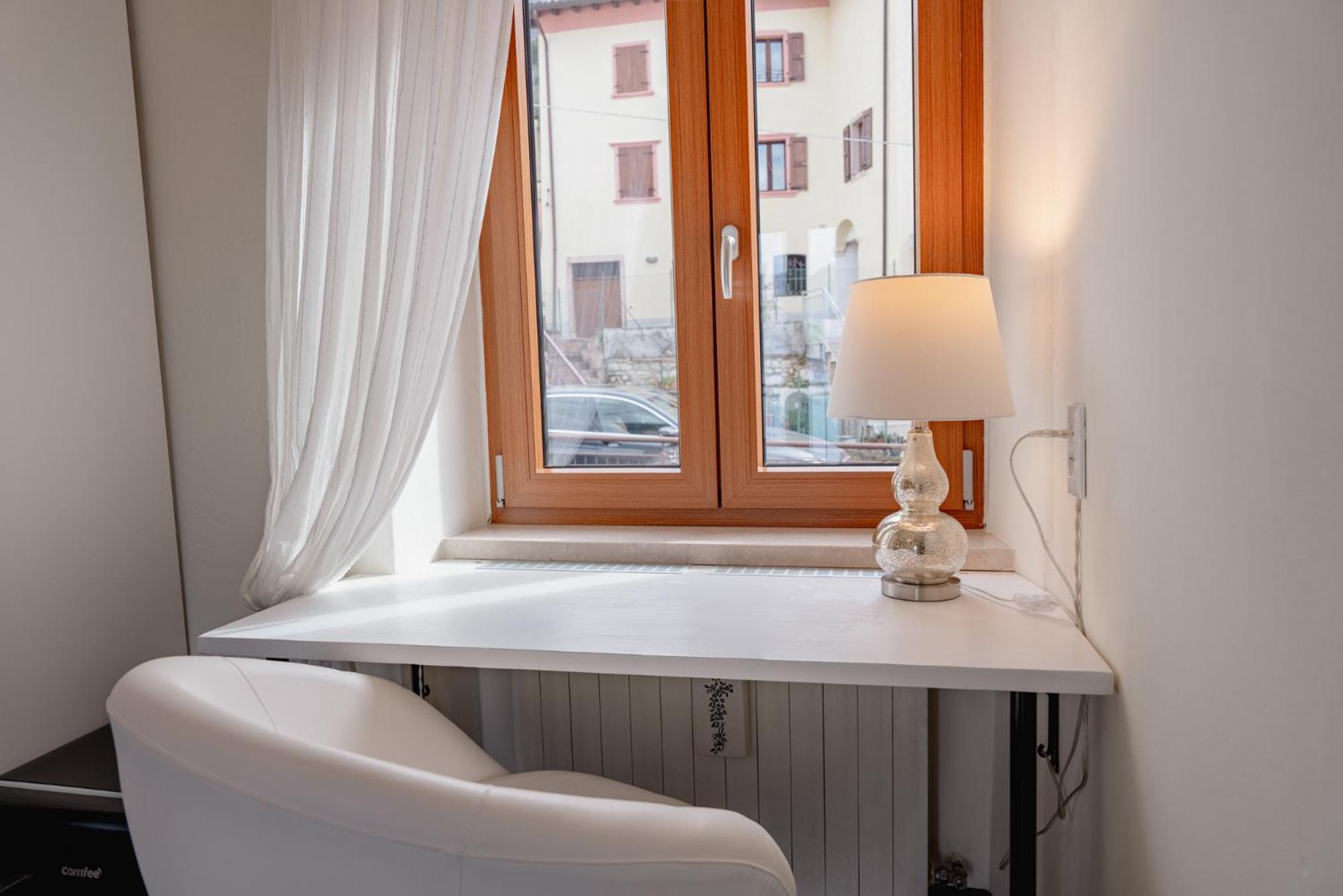 Bed and Breakfast Garda Doma Бренцоне-суль-Гарда Экстерьер фото