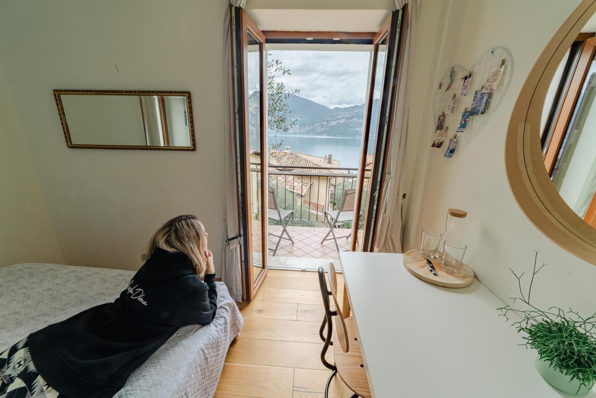 Bed and Breakfast Garda Doma Бренцоне-суль-Гарда Экстерьер фото