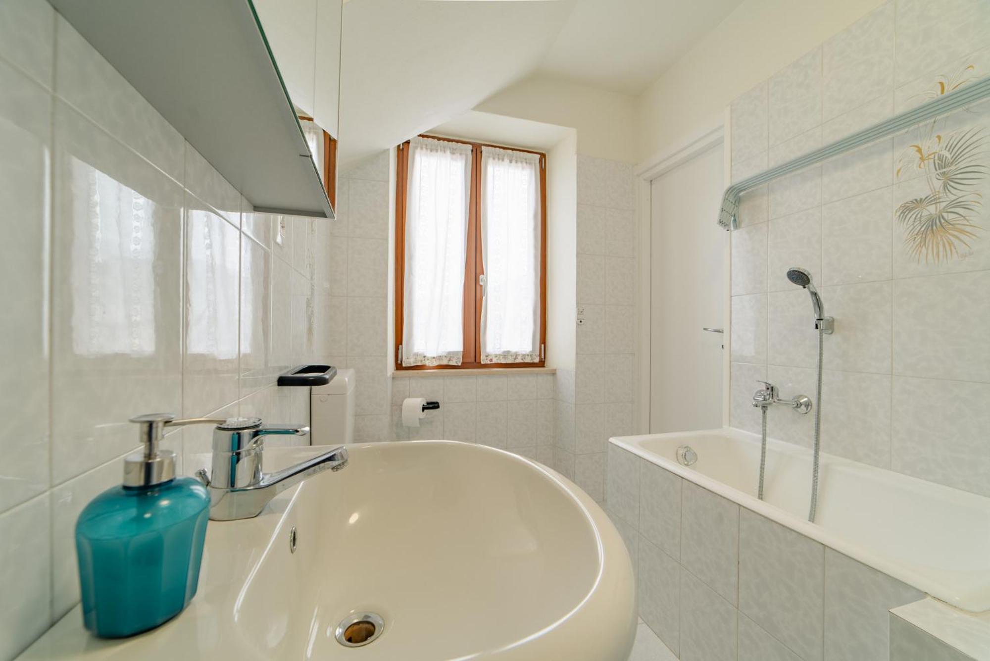 Bed and Breakfast Garda Doma Бренцоне-суль-Гарда Экстерьер фото