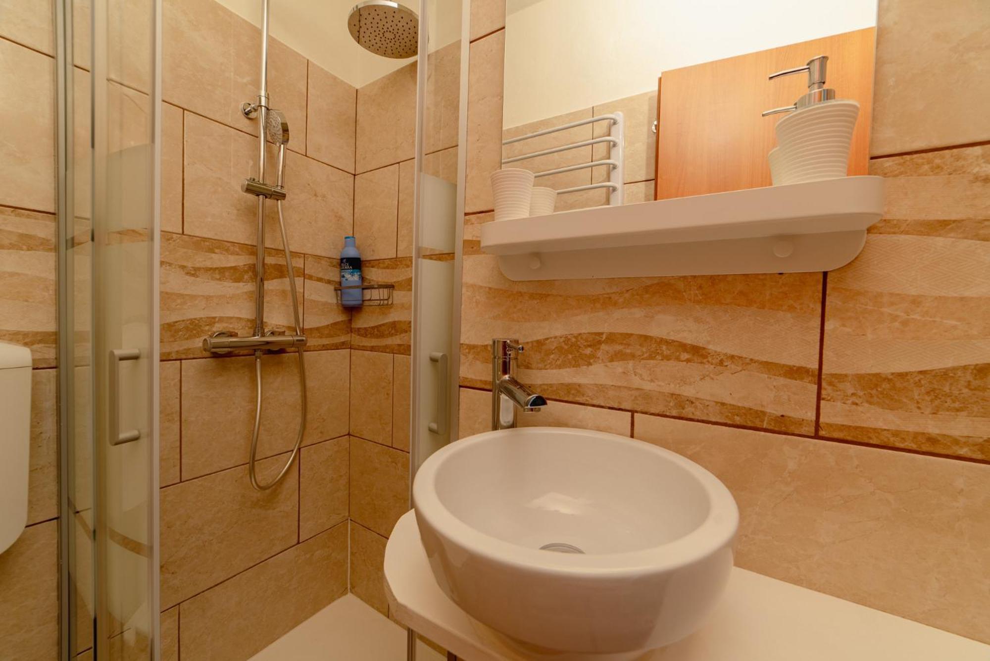 Bed and Breakfast Garda Doma Бренцоне-суль-Гарда Экстерьер фото
