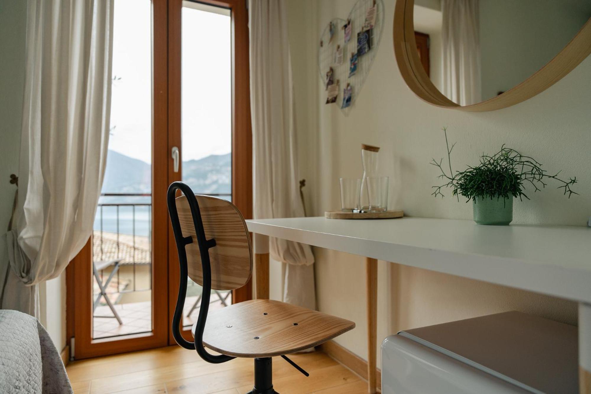 Bed and Breakfast Garda Doma Бренцоне-суль-Гарда Экстерьер фото