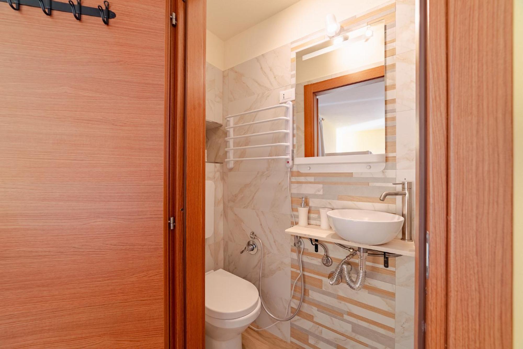 Bed and Breakfast Garda Doma Бренцоне-суль-Гарда Экстерьер фото